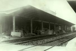 Marquesina del primer andén de la estación de Monforte. Línea Palencia a la Coruña