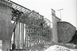 Sustitución del antiguo puente metálico sobre el río Guadiana. Línea de Mérida a Los Rosales (Sev...