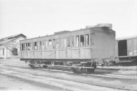 Coche de viajeros tipo B de RENFE en, posiblemente, la estación de Linares - Zarzuela