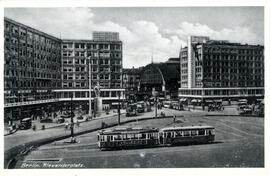 Vista de la Alexanderplatz, gran plaza situada en el centro de la ciudad alemana de Berlín, de tr...