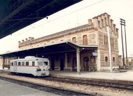 Estación de Algodor. Automotor serie 590 denominado "Wismar" o "Zaragoza"