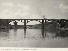 Puente de hormigón de carretera en Baeza sobre el río Guadalimar