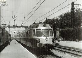 Locomotora SNCF de El Catalán, detenida en la estación francesa de Narbona (Narbonne), que cubría...