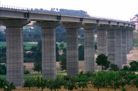 Obras del viaducto de Fuente la Higuera, sin catenaria