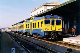 Automotores diésel de la serie 592, 593 y 596 de RENFE, conocidos como "Camellos"