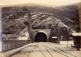 Salida del túnel de la Pineda y entrada en la estación de Portbou