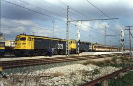 Locomotora diésel - eléctricas 321 - 026 de la serie 321 - 001 a 080 de RENFE, ex 2126 de la seri...