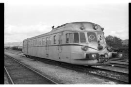 Automotor térmico diésel ABJ-7 nº 9325 de RENFE, fabricado por MMC bajo licencia Renault entre 19...