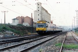 Electrotrenes serie 444-500, construidos por Construcciones y Auxiliar de Ferrocarriles (CAF) y M...