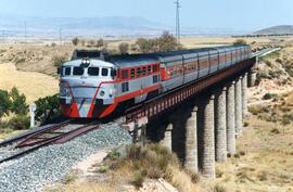 Tren Talgo III (Almería-Madrid Chamartín) Vírgen de Gracia en las proximidades de Moreda