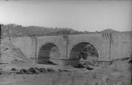 Puente de Castillejos en el km 156,562 de la línea de Mérida a Sevilla, dentro del término del mu...