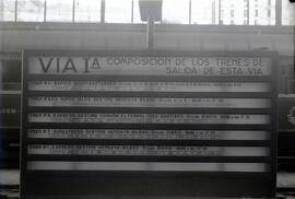 Estación de Madrid - Príncipe Pío. Rótulos "Vía I", etc.