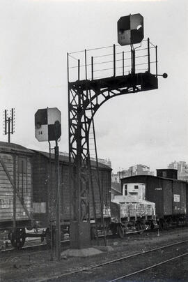 Señales cuadradas de maniobra en la estación de Valencia - Norte