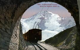 Túnel del ferrocarril de Jungfraubahn con la vista del Mönch