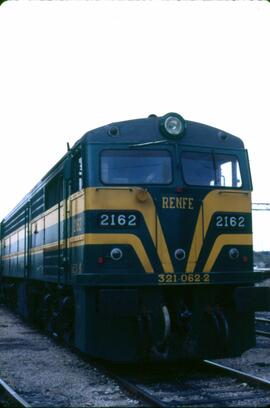 Locomotora diésel - eléctrica 321 - 062 - 2 de la serie 321 - 001 a 080 de RENFE, ex. serie 2101 ...