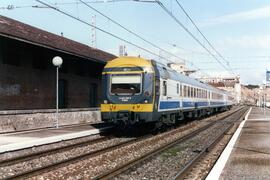 Electrotrenes serie 444-500, construidos por Construcciones y Auxiliar de Ferrocarriles (CAF) y M...