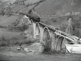 Viaducto de Las Puentes, en el km 96,965 de la línea de León a Gijón