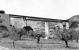 Viaducto sobre el barranco del Pou Roig (Calpe, Alicante) de la línea del ferrocarril de Alicante...