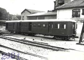 Composición de dos coches de viajeros de 2ª clase de de la Compañía de los Ferrocarriles y Transp...