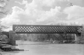 Puente sobre el río Duero, en el km 237,796 de la línea Madrid-Hendaya.