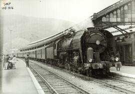 Locomotora de vapor 141 R - 1156 de la SNCF, detenida en la estación francesa de Cerbère