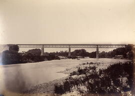 Vista general del puente sobre el río Fluviá en la línea de Gerona a la Frontera Francesa