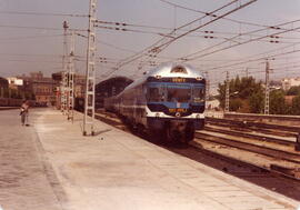 Tren TER, automotor 597 saliendo de la estación de Atocha