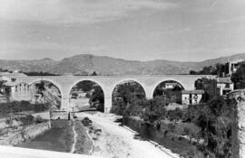 Viaducto sobre el río Amadorio en Villajoyosa en la línea del ferrocarril de Alicante a Denia