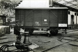 Vagón y cabrestante en la estación de Barcelona - Morrot del Ramal del puerto de Barcelona