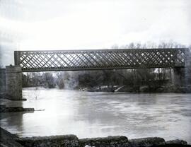 Puente metálico sobre el río Duero, en las proximidades del km 237,514 de la línea de Madrid a Ir...