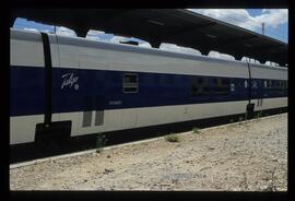 Composición de Talgo Pendular 200 o Talgo 6 en Madrid - Chamartín, con logotipo de Largo Recorrid...