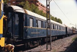 Coche restaurante 2747 antes de restaurar en Madrid en 1989