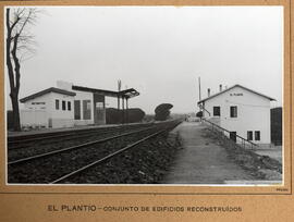 Conjunto de edificios reconstruidos en la estación de El Plantío