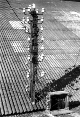 Palomilla de entrada de las líneas de comunicaciones por el tejado de la estación de Zaragoza - A...