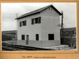 Casilla reconstruida en el km 89,698 de la línea