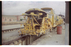 Maquinaria de vía para RENFE de la empresa Plasser & Theurer, serie 004, posiblemente una bat...