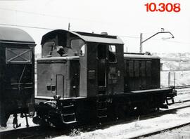 Locomotora de maniobras serie 303 - 008 - 7 (ex 10308)