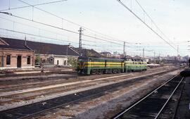 Locomotora diésel - eléctrica 321 - 032 - 5 de la serie 321 - 001 a 080 de RENFE, ex. 2132 de la ...