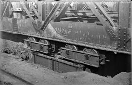 Puente sobre el río Guadalquivir a su paso por Lora del Río, en el km 82,561 de la línea Córdoba-...