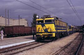 Locomotoras eléctricas de la serie 269 - 201 a 221 y 222 a 331 de RENFE, fabricadas por CAF, MACO...