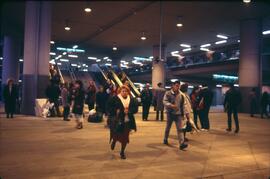 Viajeros en el vestíbulo de la estación de Madrid - Atocha