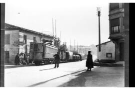 Composición de mercancías del Ferrocarril eléctrico de El Irati, pasando por el cruce de La Cader...