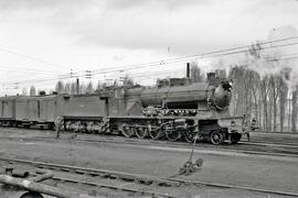 Locomotora de vapor en la estación de León