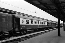 Coche - salón Pullman 4155 detenido en una estación de París de la SNCF
