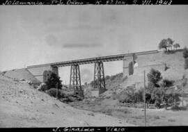 Puente metálico viejo sobre el arroyo de San Giraldo, en el km 87,304 de la línea de Salamanca a ...