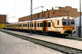 Vista general de una unidad de tren eléctrica o automotor eléctrico de la serie 445 - 002 de RENF...