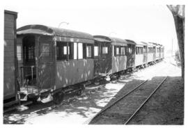 Coches de viajeros del ferrocarril económico de Reus a Salou, de vía estrecha y conocido como el ...