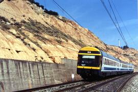 Electrotrenes serie 444-500, construidos por Construcciones y Auxiliar de Ferrocarriles (CAF) y M...