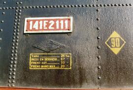 Placa de matriculación y fabricación de la locomotora de vapor 141F - 2111 de RENFE, construida p...