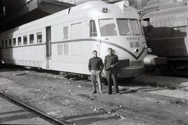 Automotor diésel TAF de la serie 595 de RENFE, detenido en la estación de Barcelona - Término